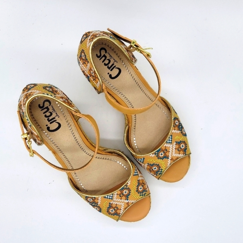 Circus By Sam Edelman Sutton Espadrilles - Picture 7 of 8